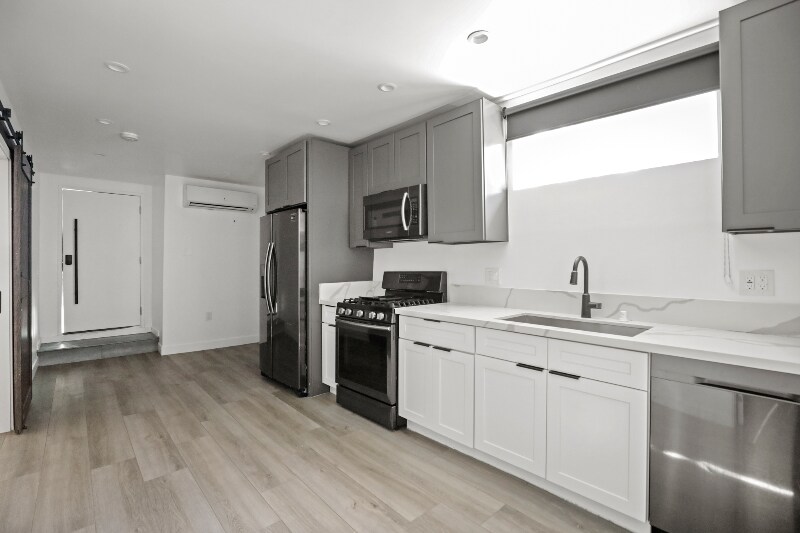 Building Photo - 1023 Tremont St