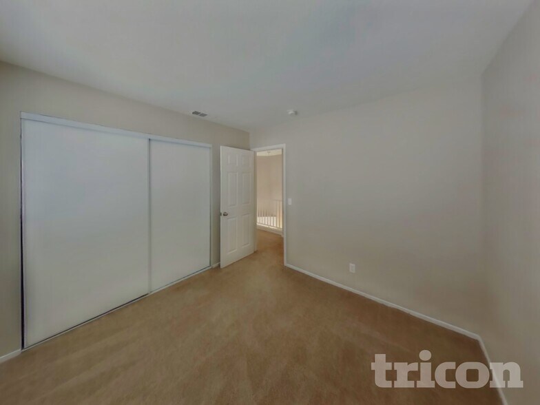 Building Photo - 5646 Roundrock Dr