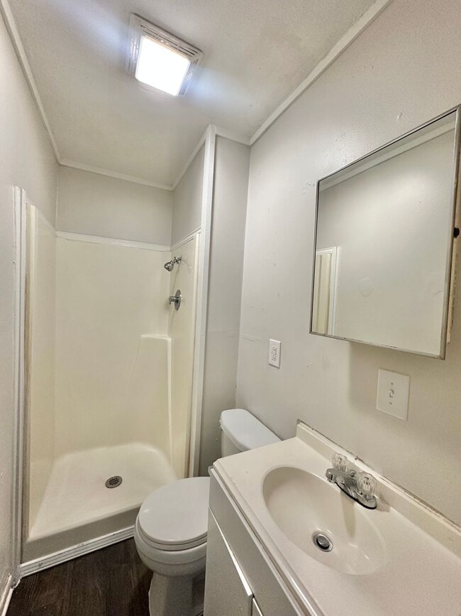 Building Photo - Available Now! 2 Bedroom, 1 Bath (Plus Bon...