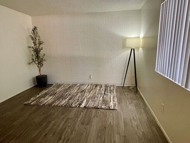 Building Photo - 6 WEEKS FREE RENT & $99 DEPOSIT !! ** One ...