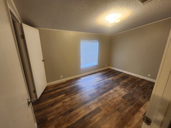 Building Photo - 521 N Volusia St