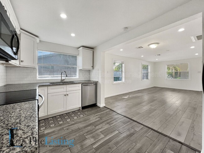 Building Photo - 1716 W Nassau St