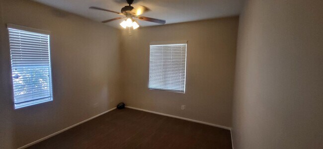 Building Photo - 3 BR, 2.5 Bath + Loft & Office/Den