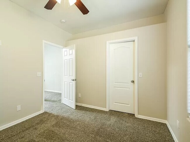 Building Photo - 6617 W Andrea Dr