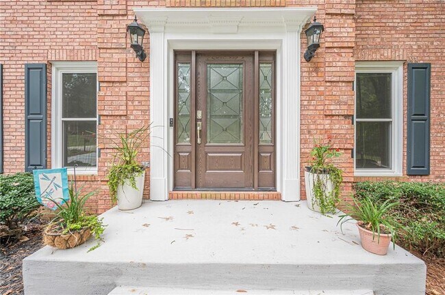 Building Photo - 461 Braidwood Walk NW