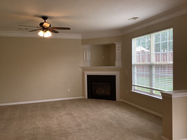 Building Photo - 11 Knoll Ridge Dr