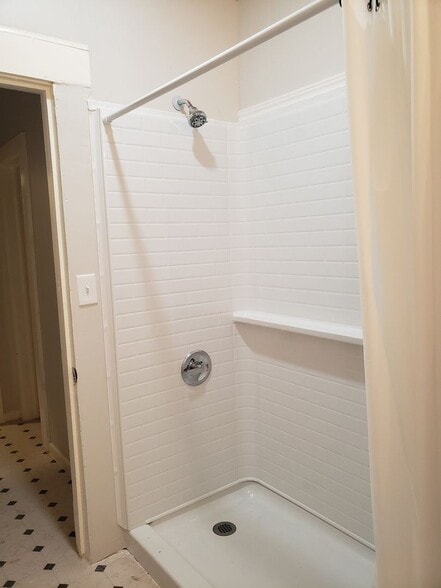 Building Photo - 2739 SE Loop 410 Acc Rd