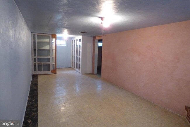 Building Photo - 430 Moul Ave