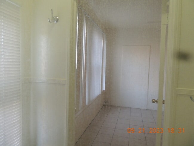 Building Photo - 532 21st St