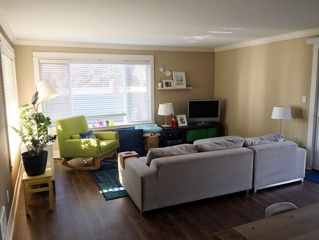 Interior Photo - Aros