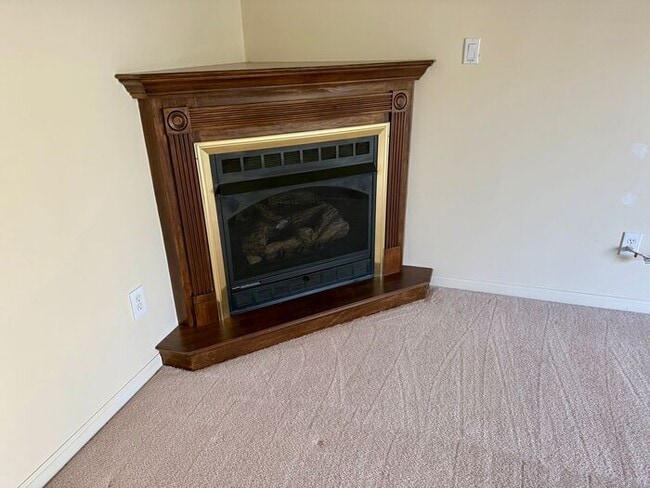 Building Photo - Beautiful 3BR 3BA Townhouse • Updated Kitchen • Deck • 2-Car Garage in Beavercreek