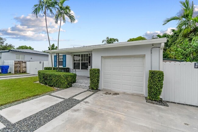 Building Photo - 570 SW 45th Ave