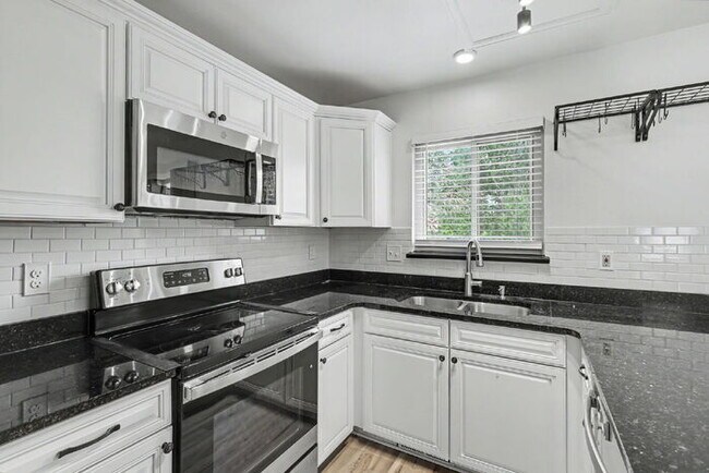 Building Photo - Move-In Ready 3-Bedroom Home with Modern Finishes Just Minutes from Fort Carson