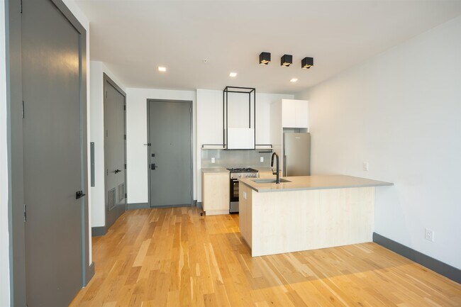Building Photo - 424 Arlington Ave
