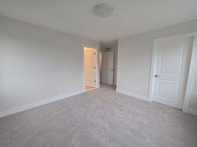 Building Photo - 3618 Trumbull