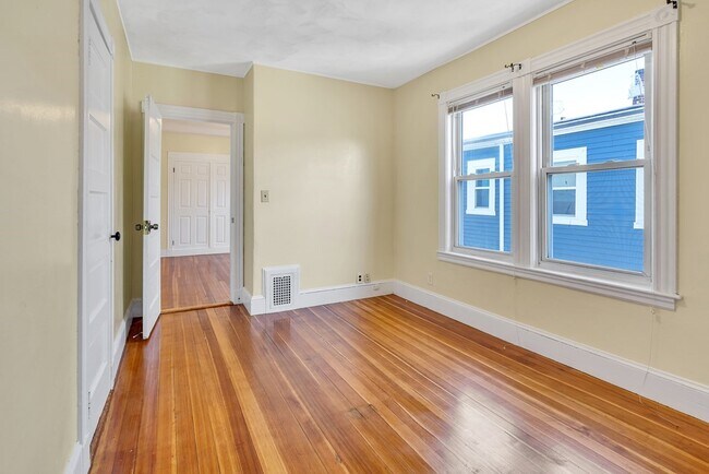 Building Photo - 38 Cameron St