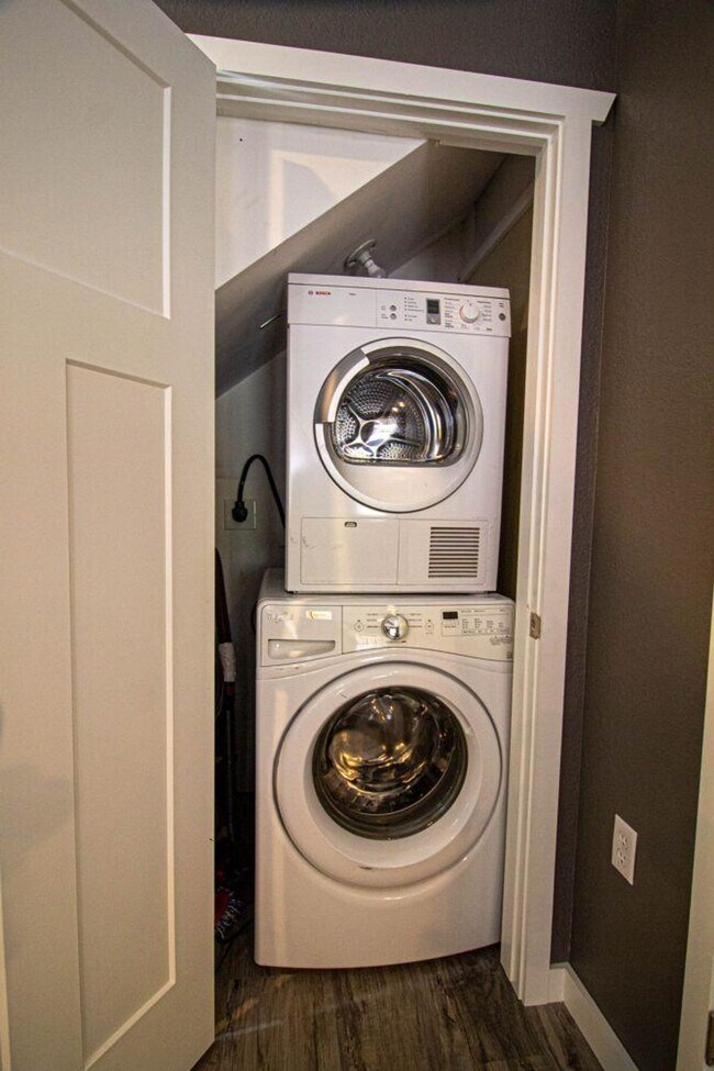 Building Photo - 644 Gladdens Creek Rd