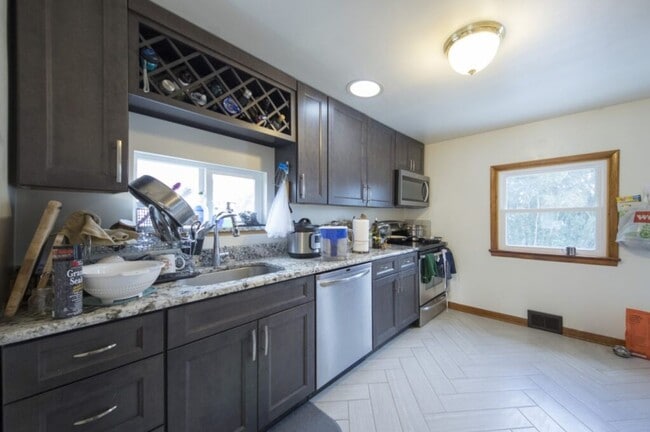 Building Photo - 117 N Butz St