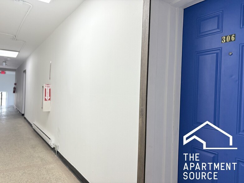 Building Photo - 6226 S Western Ave