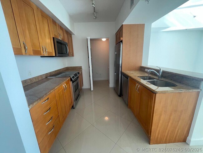 Building Photo - 1755 E Hallandale Beach Blvd