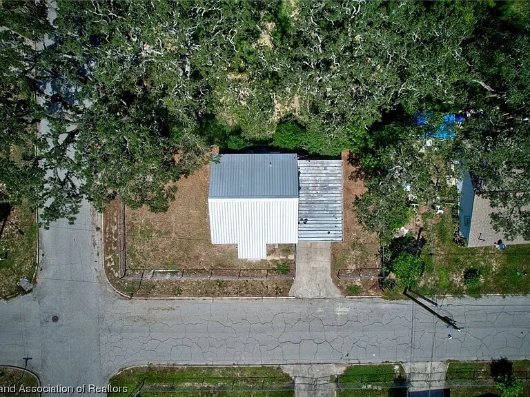 Building Photo - 1911 Roseland Ave