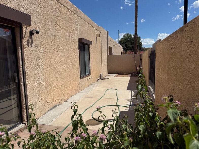 Building Photo - 639 N Richey Blvd