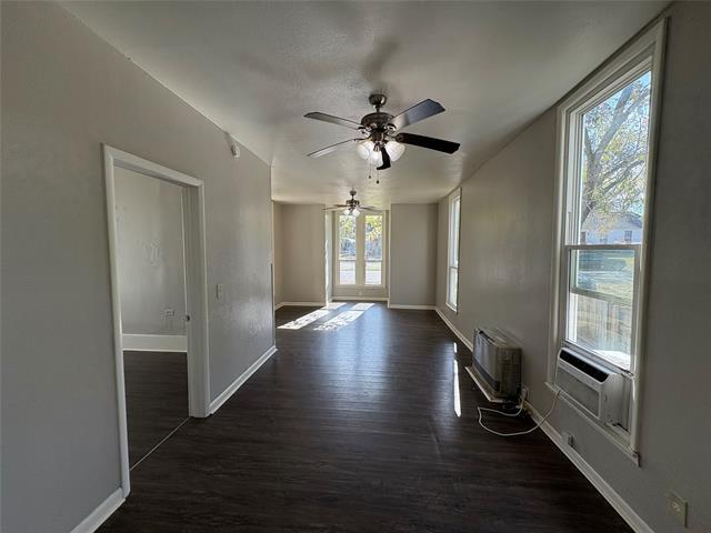 Building Photo - 715 W Day St