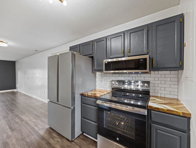 Building Photo - Welcome to New River Homes!