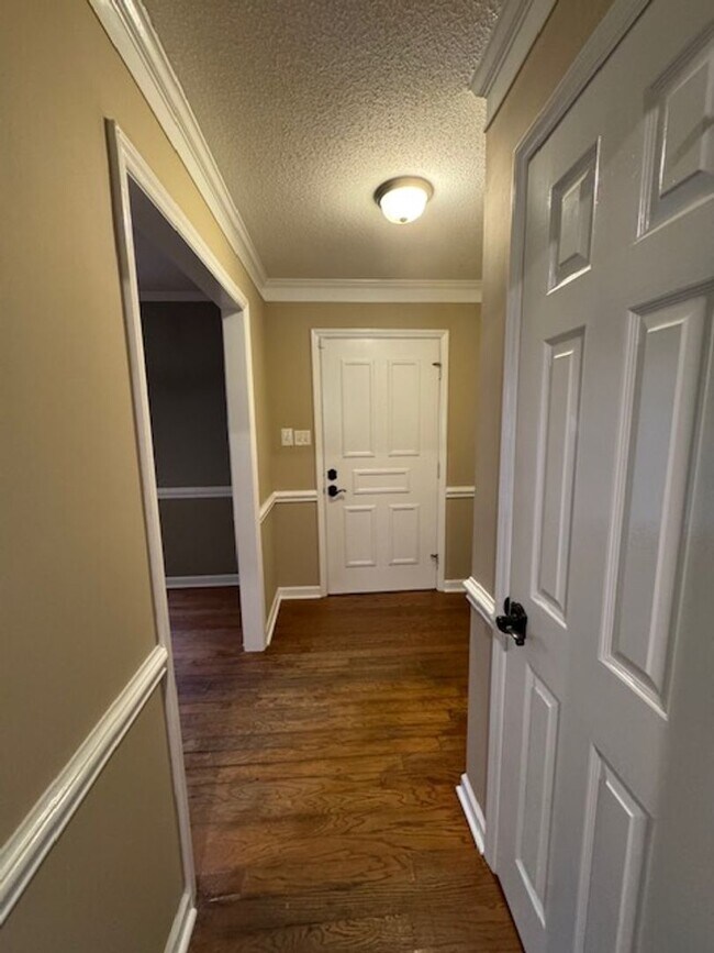 Building Photo - 404 Todd Dr