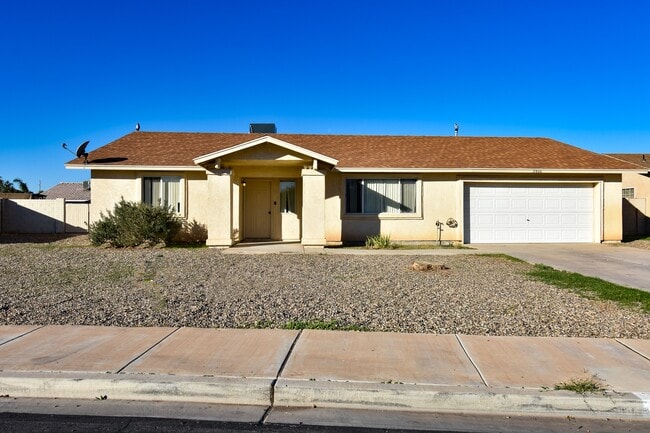 Building Photo - 2866 S 30th Dr