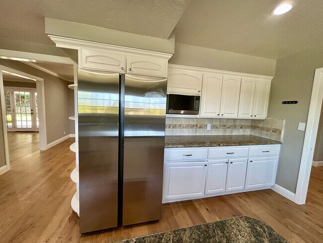 Building Photo - Modern Oasis with Pool and prime Almaden L...