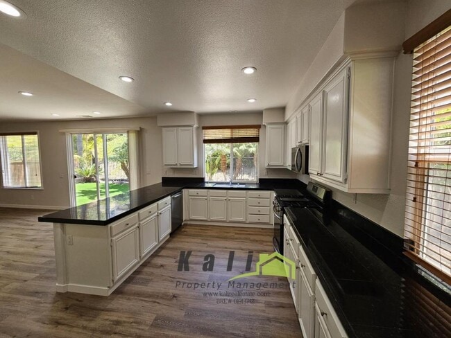 Building Photo - 359 Circulo Coronado