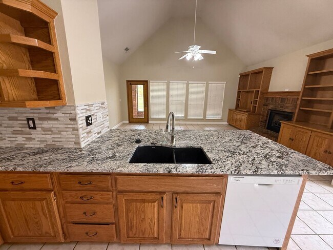 Building Photo - Right On The Green- 3 Bedroom Updated Home on Battle Creek