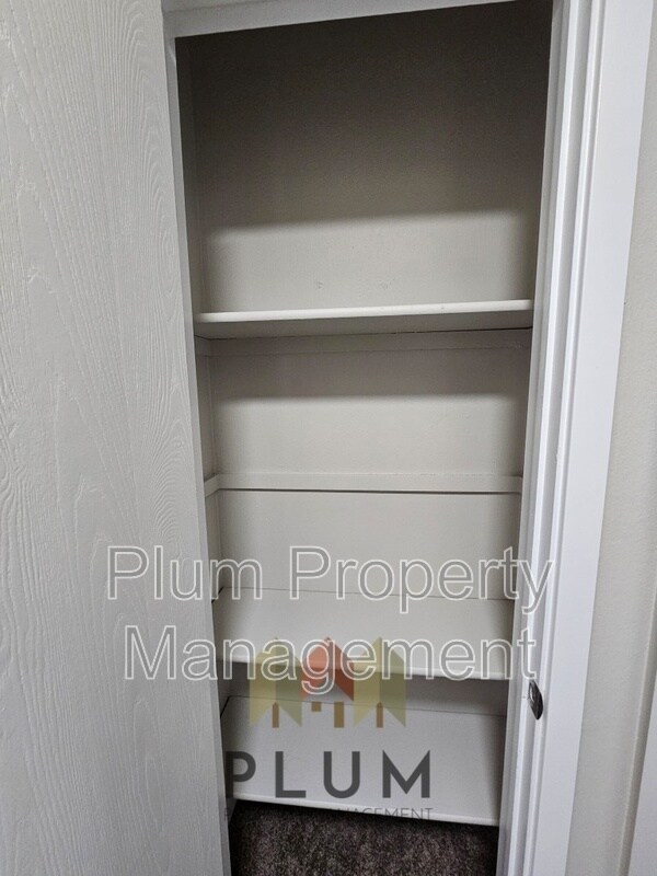 Building Photo - 809 Bulwer St