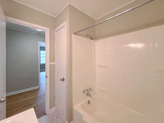 Building Photo - Cutest Bungalow in the Heart of Hapeville 3 bed/2 bath