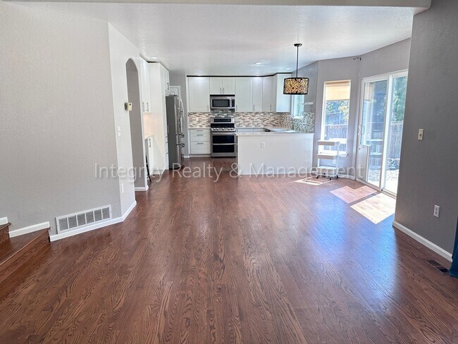 Building Photo - 10163 Foxridge Cir
