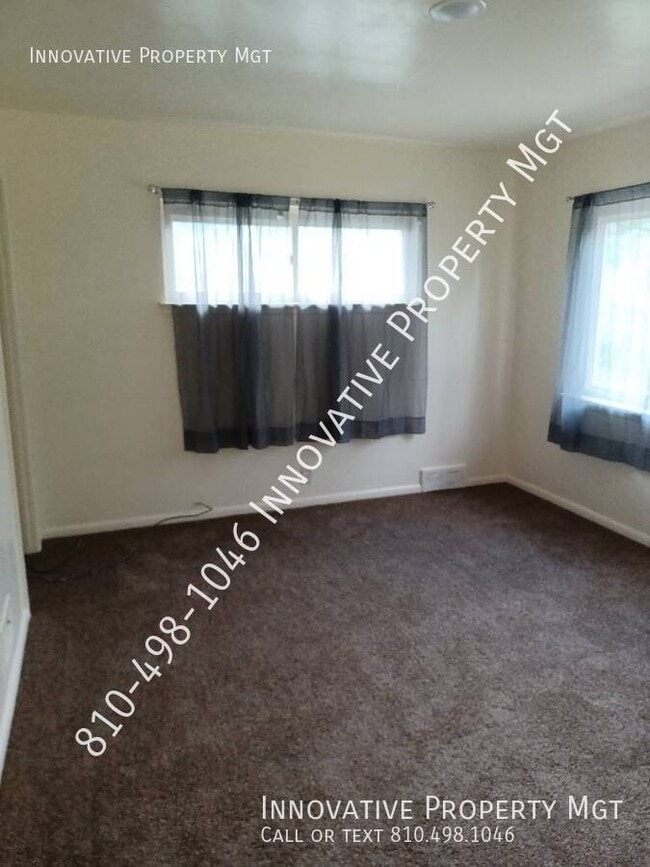 Building Photo - 3087 Hatherly Ave
