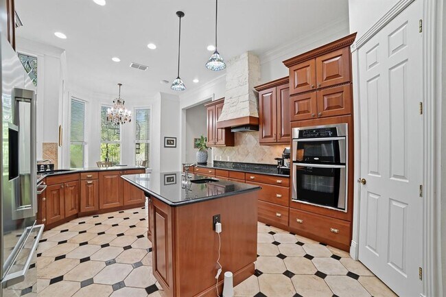 Building Photo - 500 Konstanty Cir