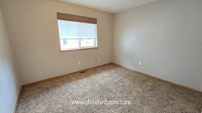 Building Photo - 12857 NE 200th Pl
