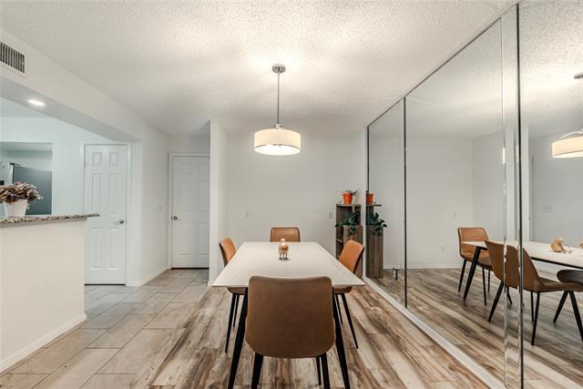 Building Photo - 1902 Shorewood Dr