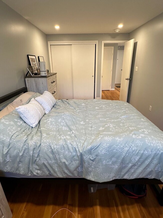 Building Photo - $2800 | Brighton | 1 Bedroom | 1 Bathroom | Parking Available