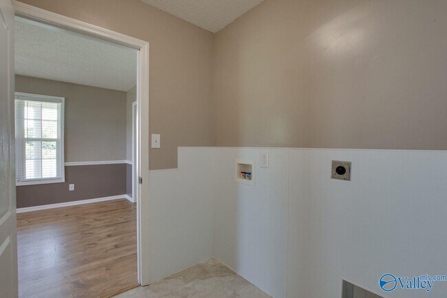 Building Photo - 115 Raptor Ct