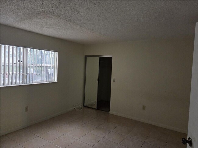 Building Photo - 5100 SW 41st St