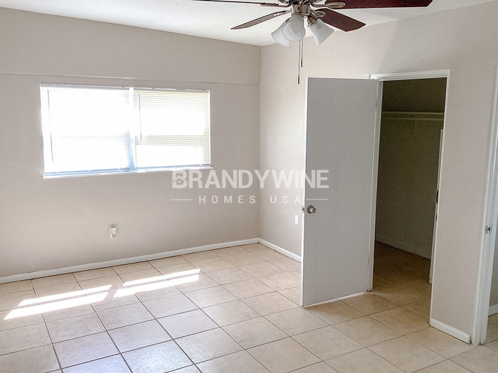 Building Photo - 2016 E Crenshaw St