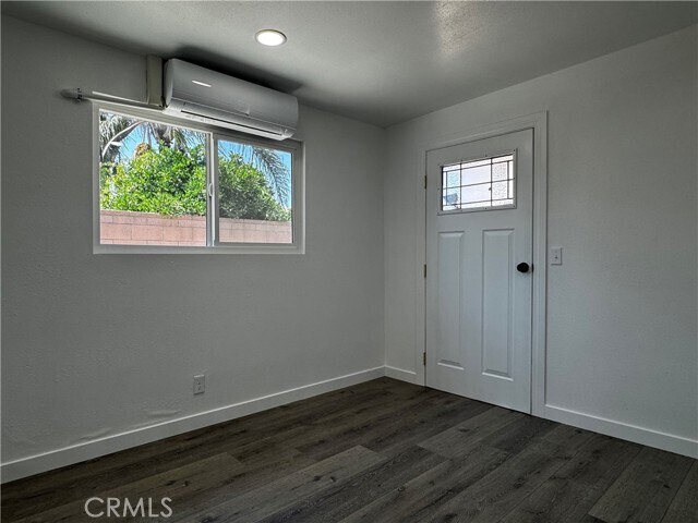 Building Photo - 4563 Bridgeview Ave