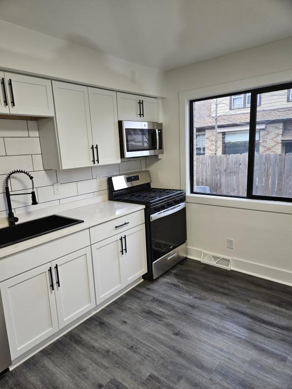 Building Photo - 2028 S 81st St