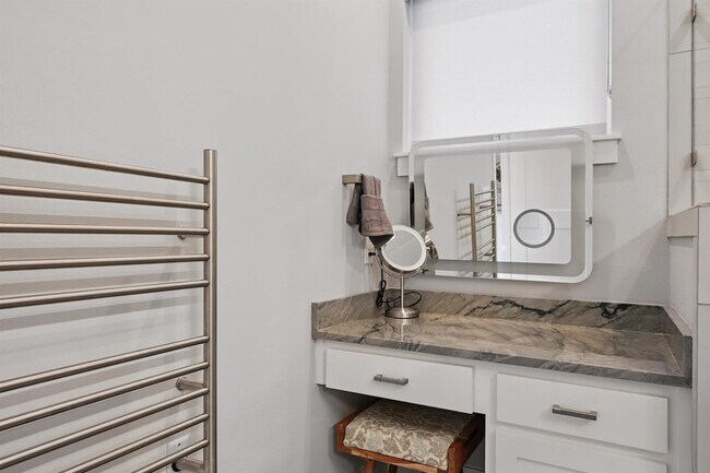 Building Photo - 428 Highwoods Trl