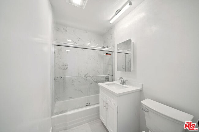 Building Photo - 326 Serrano Ave