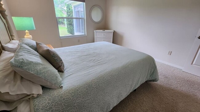 Building Photo - M916 Eastmont (VNSW-18/10)