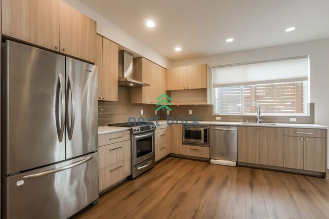 Building Photo - A beautiful 3 bed and 2 bathroom house for rent